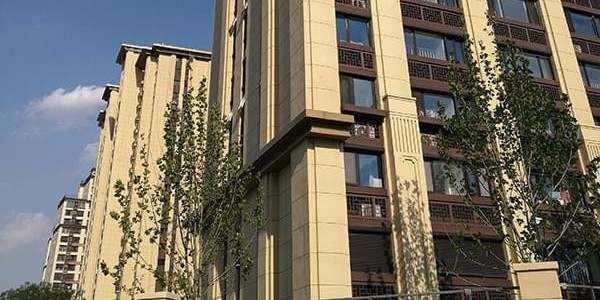 外墻天然真石漆施工報價是多少，包工包料價格