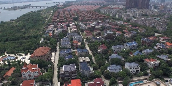 別墅維修——別墅屋頂損壞該由誰來維修？能否申請維修資金？